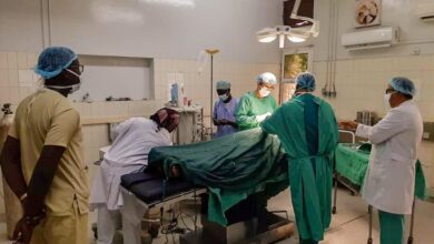 صورة بعثة طبية إيرانية تجري عمليات جراحية بموريتانيا