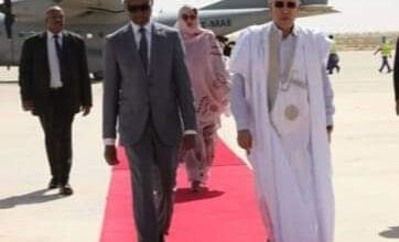صورة رئيس الجمهورية يعود من مدينة تيشيت بعد الإشراف على انطلاق مهرجان مدائن التراث