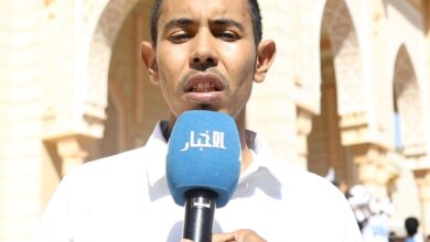 صورة احتجاجات بنواكشوط تنديدا بحرق متطرف دانماركي لنسخ من المصحف