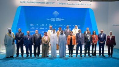 صورة وزير المالية يدعو المستثمرين العرب إلى استغلال المقدرات المتوفرة في البلاد