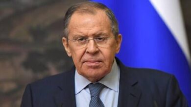 صورة لافروف: كلما زاد الغرب في تزويد كييف بالأسلحة بعيدة المدى زادت الحاجة لدفعها بعيدا عن أراضينا