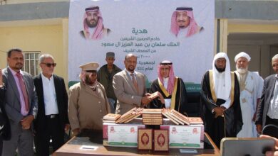 صورة الشؤون الإسلامية تتسلم 300 ألف نسخة من المصحف الشريف هدية من السعودية