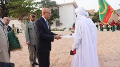 صورة رئيس الجمهورية يكرم الشهداء الثلاثة الذين سقطوا مؤخرا دفاعا عن الوطن