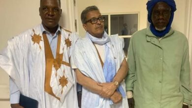 صورة والي نواذيبو يشرف على علاج سيدة على نفقته بعد امتناع الأطباء وهي في وضعية حرجة (تفاصيل)