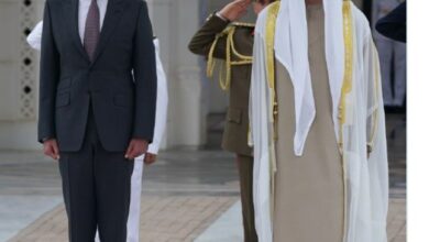 صورة الرئيس السوري بشار الأسد يجري زيارة رسمية لدولة الإمارات ترافقه فيها عقيلته (صور)