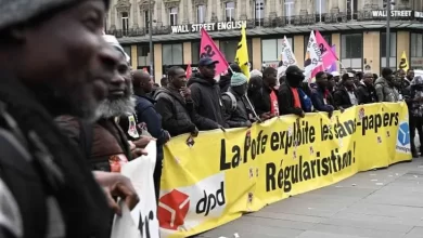 صورة الآلاف يتظاهرون في فرنسا ضد خطط الحكومة بشأن الهجرة