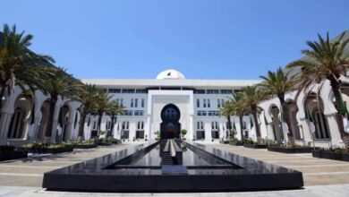 صورة الرئيس الروسي يعقد اجتماعا مع وزير الدفاع الصيني