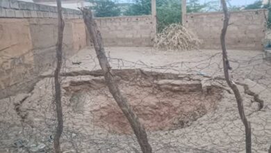 صورة ظاهرة انهيار الآبار الارتوازية وسط مدينة كرو شرق البلاد (تفاصيل)