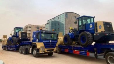 صورة معادن موريتانيا تعزز اسطول السلامة والتدخل فى منطقة التمايه بجرافتين ومقطورتين