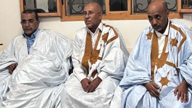 صورة رئيس الجمهورية يعزي اسرة اهل الشيخ عبدالله بمناسبة رحمة السيد سيد محمد ولد محمد محفوظ ولد الشيخ عبدالله