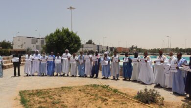 صورة أئمة يحتجون على صور حفل لمدرسة أجنبية بنواكشوط “يشجع المثلية” (فيديو)