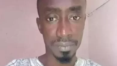 صورة نواكشوط: أسرة الراحل عمر جوب تتسلم جثمانه تمهيدا لدفنه