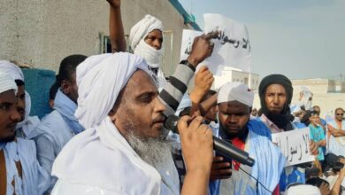 صورة الآلاف يشاركون في وقفة لمناصرة الرسول الكريم بنواذيبو (صور)