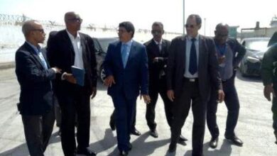 صورة المدير العام لميناء نواكشوط المستقل يعقد اجتماعات مع كبار المسؤولين في الميناء و يتجول في أرصفته