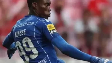 صورة حارس المنتخب الوطني نياس يستعد للتوقيع لنادي جانجون الفرنسي