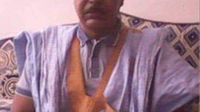 صورة محمد ولد النون كاتب صحفي يتقن لغات عالمية ومثقف حتى النخاع (تفاصيل)