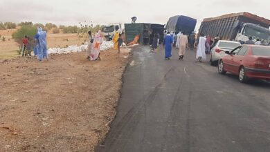 صورة إغلاق طريق الأمل منذ ساعات بسبب سقوط شاحنة