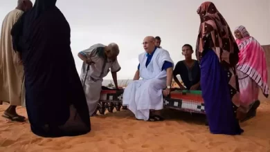 صورة الرئيس غزواني يزور بعض سكان قرية الجامع بضواحي بو مديد (صور)