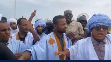 صورة الشرطة تفرق بالقوة وقفة احتجاج لحركة كفانا امام وزارة العدل/صور