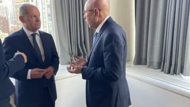 صورة الرئيس غزواني يلتقي بالمستشار الألماني أولاف شولز على هامش حفل غداء نظمه الأخير (صورة)