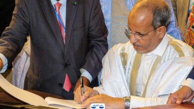 صورة رئيس حزب الإنصاف يوقع على وثيقة الميثاق الجمهوري بقصر المؤتمرات