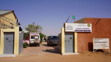 صورة نقل جرحى اشتباكات قوية بين الماليين على الحدود قرب فصالة لمستشفى مدينة باسكنو