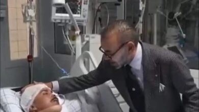 صورة ملك المغرب يتفقد أوضاع ضحايا الزلزال