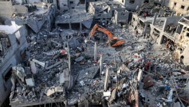 صورة الدفاع المدني: الغارات الإسرائيلية ليلا “دمرت مئات المباني كليا” في غزة.. والمعالم تغي