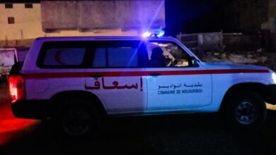 صورة غرق زورق في المياه الإقليمية يحمل 250 مهاجرا وأنباء عن وفيات