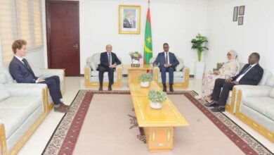 صورة ولد بلال يستقبل السفير الفرنسي في مكتبه بنواكشوط (صورة)