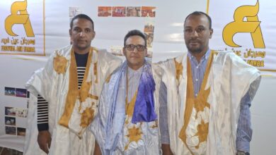 صورة على هامش مهرجان عين فربه الفاعل الاقتصادي عزيز ولد الحامد يلتقي بوزير الثقافة
