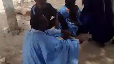 صورة عمال سفن الأتراك يطالبون بحقوقهم أمام مباني ولاية داخلت نواذيبو بعد أشهر من المماطلة (تفاصيل)