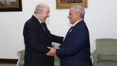 صورة الرئيس الجزائري يلتقي رئيس البرلمان الموريتاني