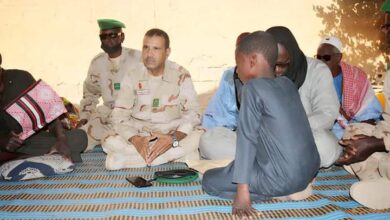 صورة قائد المنطقة العسكرية السابعة المساعد يقدم واجب العزاء