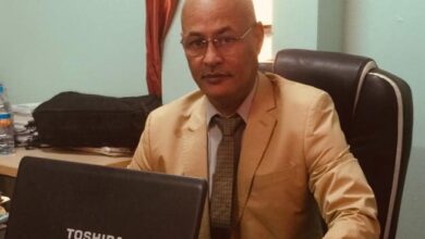 صورة د/ ختار الشيباني أستاذ الاقتصاد بجامعة انواكشوط يكتب عن مميزات وعيوب تعويم العملة
