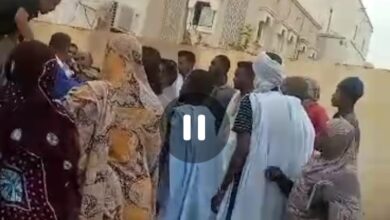 صورة شرطة كيفة تعتدي على المواطن أحمد ولد أحمد بوب في الشارع العام و أمام المارة والسبب..؟