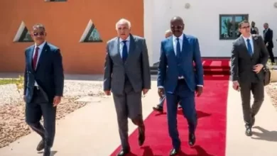 صورة وزير خارجية الجزائر يصل نواكشوط في مستهل زيارة جديدة لبلادنا