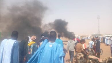 صورة مظاهرات قوية بمدينة باسكنو إثر مقتل مواطن موريتاني على يد أحد الأجانب (صور)