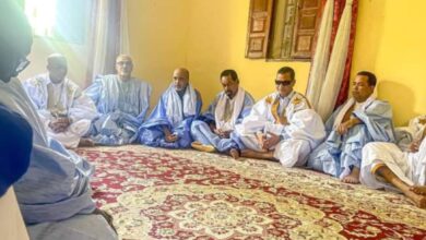 صورة عدد من قيادات الجمارك برئاسة المدير العام يقومون بزيارة عزاء لذوي المرحوم حارس مرمى النادي