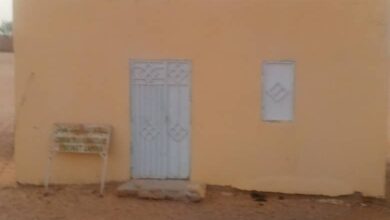 صورة عمدة “انبيكت لحواش” يطالب السلطات ببناء مقر لبلديته والالتفات إلى الصحة والتعليم بمدينته