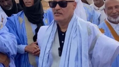 صورة الدكتور ختار ولد الشيباني يحث قواعده الشعبية بالطينطان على التسجيل على اللائحة الانتخابية (فيديو)