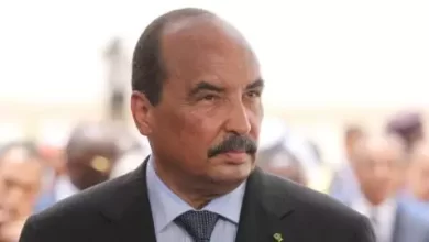 صورة منح ولد عبد العزيز إذنا بتسليم ملف ترشحه للرئاسيات للمجلس الدستوري