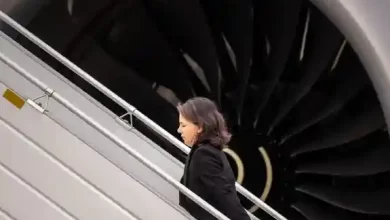 صورة وزيرة الخارجية الألمانية تبدأ جولة في غرب أفريقيا