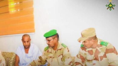 صورة وفد من الجيش الوطني يعزي في وفاة جندي ثاني أباي موسي