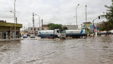 صورة بدء شفط وتصريف مياه الأمطار عن المحاور الطرقية بنواكشوط 25 يوليو, 2024 –