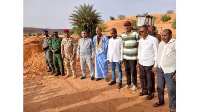 صورة حاكم مقاطعة المجرية يتفقد المناطق المتضررة جراء الأمطار بمدينة أنبيكه