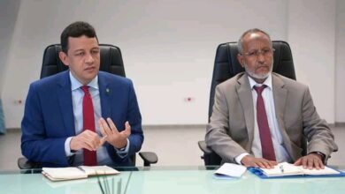 صورة اجتماع يناقش استحداث حلول رقمية لتبادل معلومات قاع الصحة
