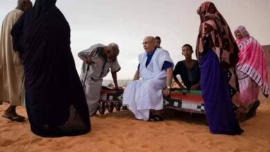 صورة غزواني وأسرته يصلون إلى بو امديد لقضاء عطلة قصيرة
