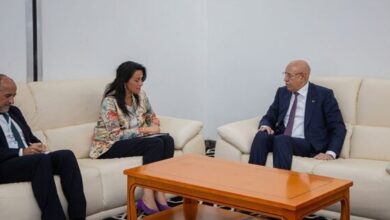 صورة غزواني يجري مباحثات مع الوفد الفرنسي المشارك في التنصيب