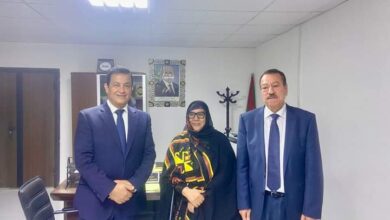 صورة بنت سيدي هيبة تستقبل بمكتبها بالعاصمة نواكشوط الدكتور عبد الباري عطوان